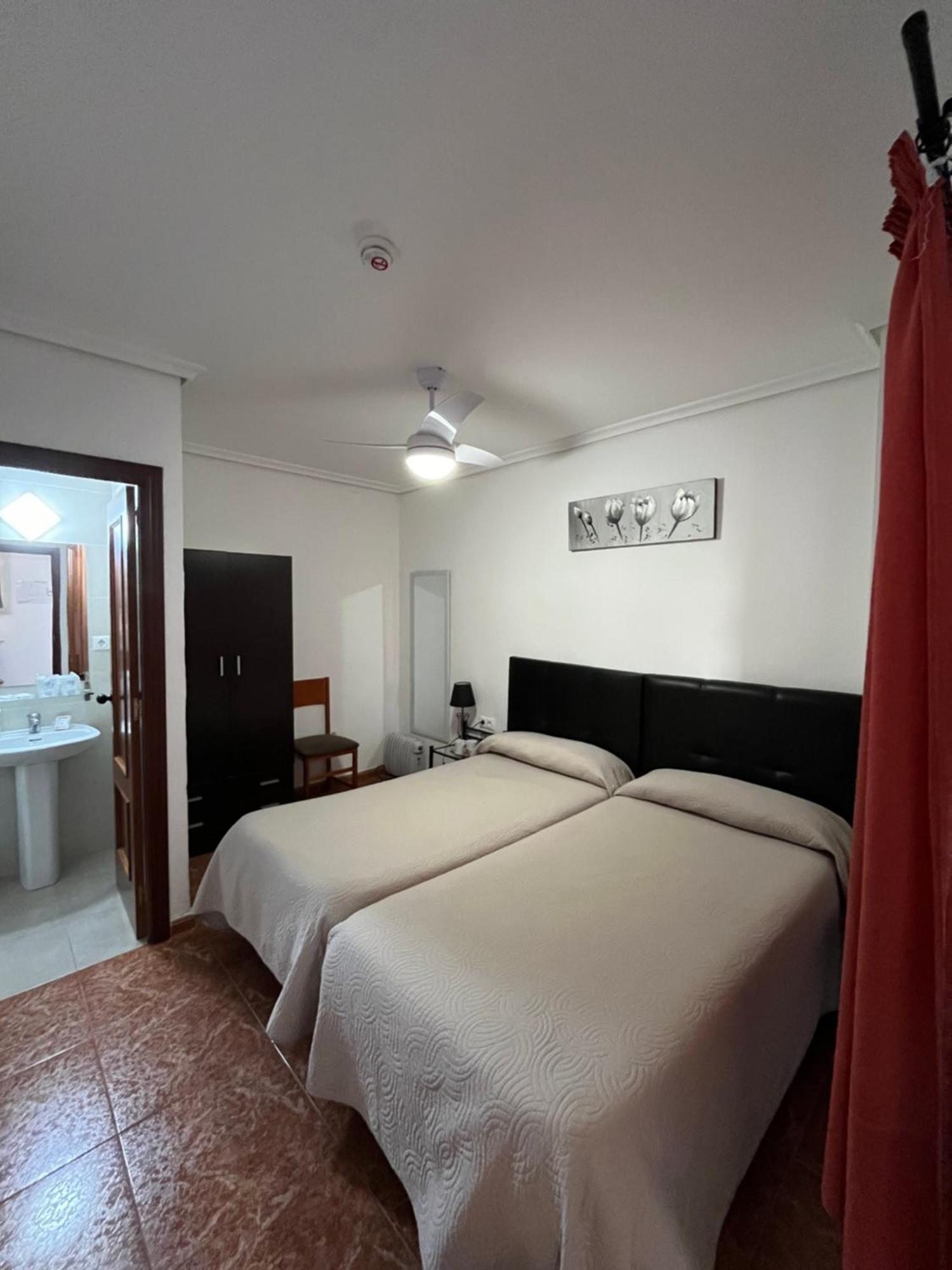 Pension Los Arcos กอร์โดบา ภายนอก รูปภาพ